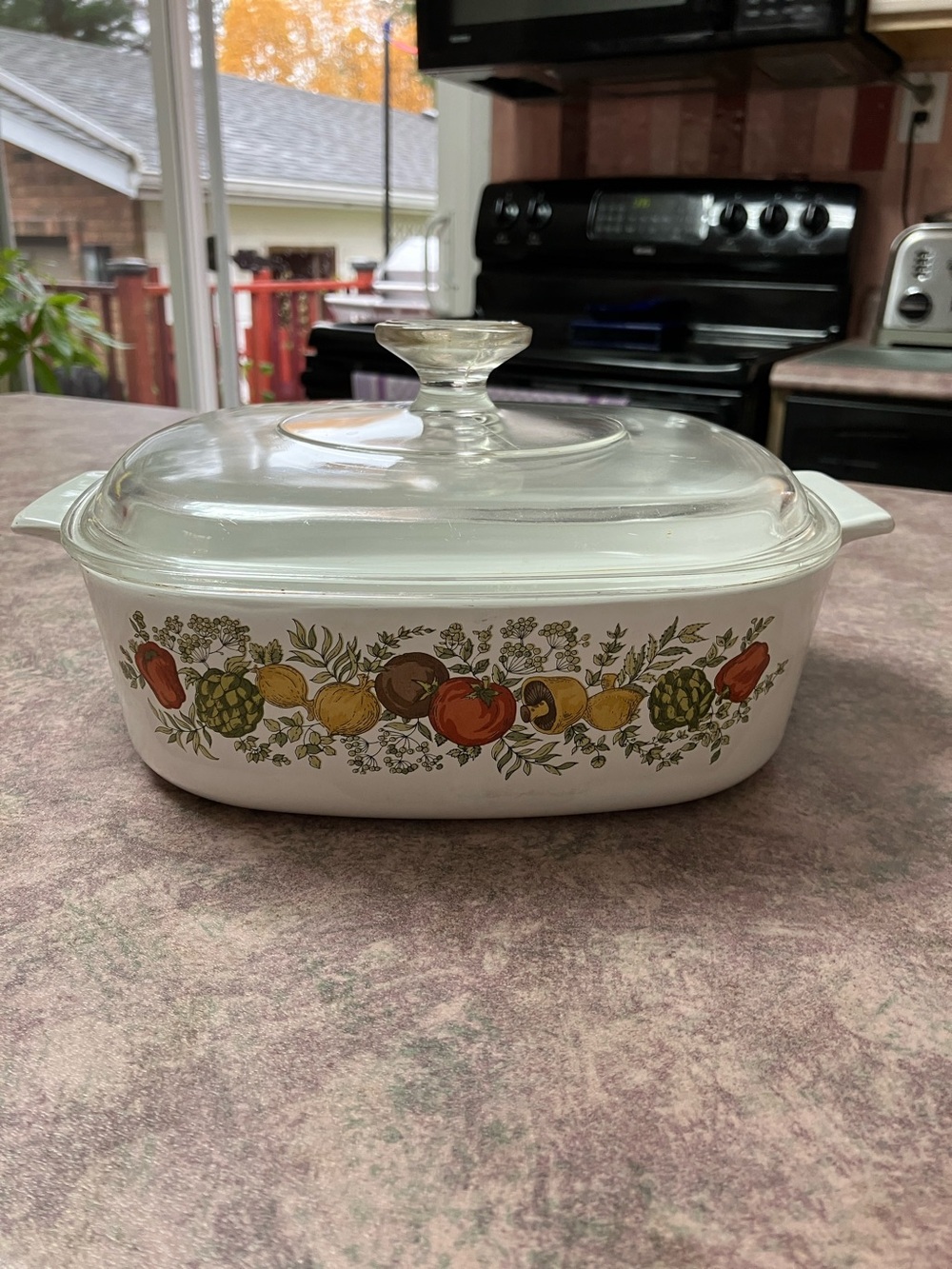 Corningware Vintage Spice of Life Pattern Casserole Dish - White 2 litres/8 cups